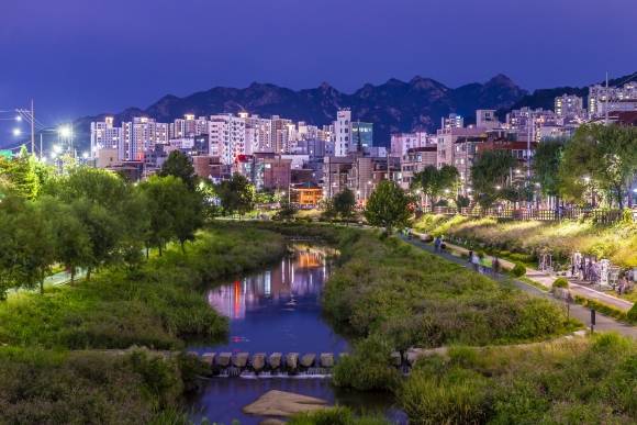 불광천 야경. 서울관광재단 제공.