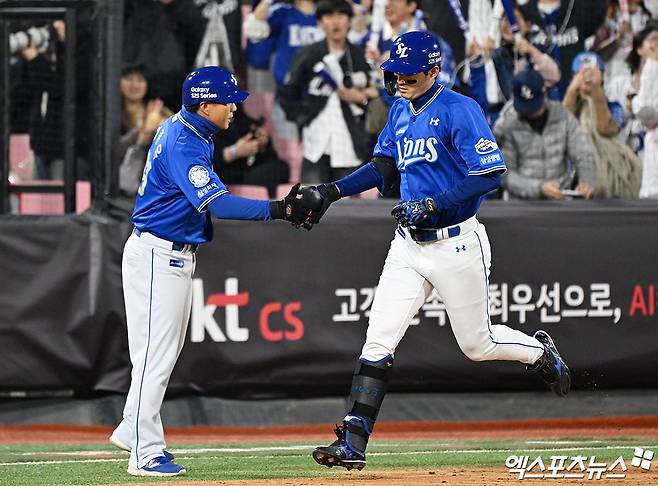11일 오후 수원KT위즈파크에서 열린 2025 신한 SOL Bank KBO리그 삼성 라이온즈와 KT 위즈의 경기, 6회초 1사 삼성 구자욱이 솔로 홈런을 날린 후 그라운드를 돌고 있다. 엑스포츠뉴스 수원, 김한준 기자