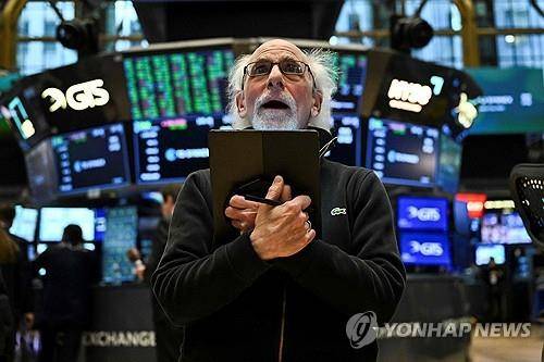 뉴욕 증권거래소의 트레이더 [AFP 연합뉴스 자료사진. 재판매 및 DB 금지]