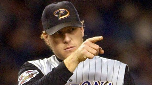 MLB 사무국은 카메라를 부순 커트 실링에게 1만5000달러의 벌금을 부과했다. 실링은 자신의 행동이 잘못된 것이었다면서도, 로봇을 통한 볼 판정 시스템 역시 잘못된 것이라고 주장했다. AP연합뉴스