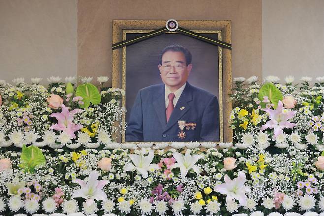환갑을 넘겨 '전국노래자랑' MC를 맡았던 송해는 생을 마감하기 직전까지 프로그램을 이끌며 전국민들을 만났다. 사진은 2022년 6월8일 서울 종로구 서울대병원 장례식장에 마련된 송해의 빈소. /사진=머니투데이(공동취재단)