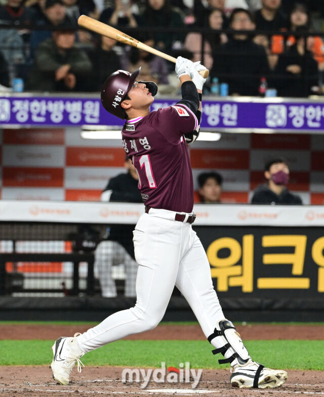 2025년 4월 11일 오후 대전 한화생명 볼파크에서 진행된 '2025 신한 SOL뱅크 KBO 리그' 키움 히어로즈와 한화 이글스의 경기.키움 장재영이 5회초 파울을 치고 있다./대전=유진형 기자 zolong@mydaily.co.kr
