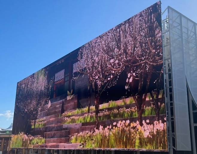 ‘2025 오사카 간사이 세계엑스포’의 한국관 대형 스크린(미디어 파사드). [코레일유통 제공]