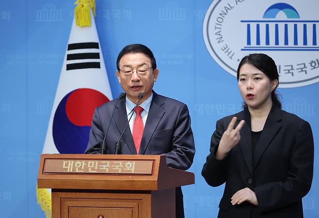 이정현 전 새누리당(국민의힘 전신) 대표가 지난 8일 서울 여의도 국회 소통관에서 대선 출마 선언을 하고 있다. [연합]