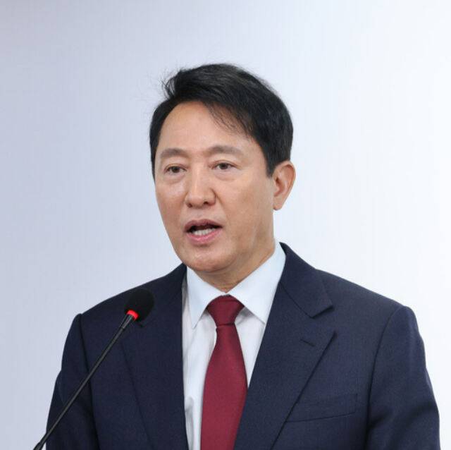 오세훈 서울시장이 12일 서울 여의도 국민의힘 당사에서 긴급 기자회견을 열고 대선 불출마 선언을 하고 있다. 뉴스1