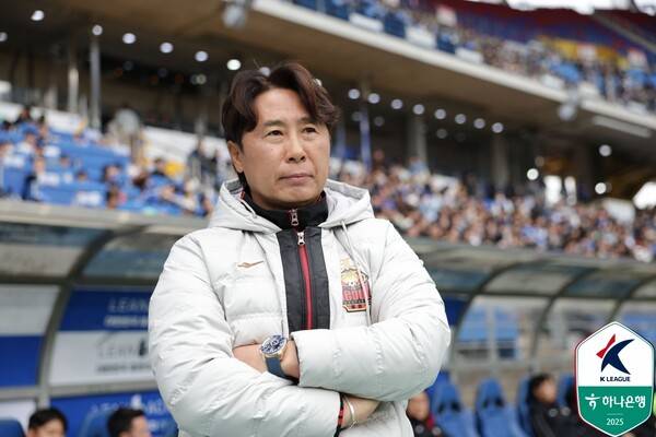 ▲ 황선홍 대전 하나시티즌 감독과 김기동 FC서울 감독. ⓒ한국프로축구연맹