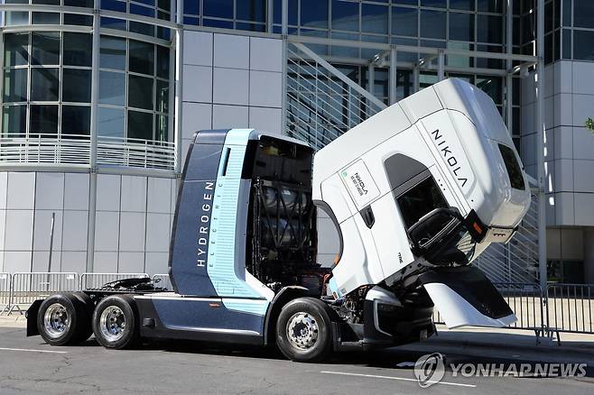 2023년 로스앤젤레스 오토쇼에 전시된 니콜라 수소연료전지 전기트럭 [로이터 연합뉴스 자료사진. 재판매 및 DB 금지]