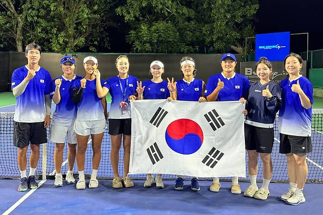 홍콩전 승리 후 기념촬영한 한국 여자 테니스 대표팀. [대한테니스협회 제공. 재판매 및 DB 금지]