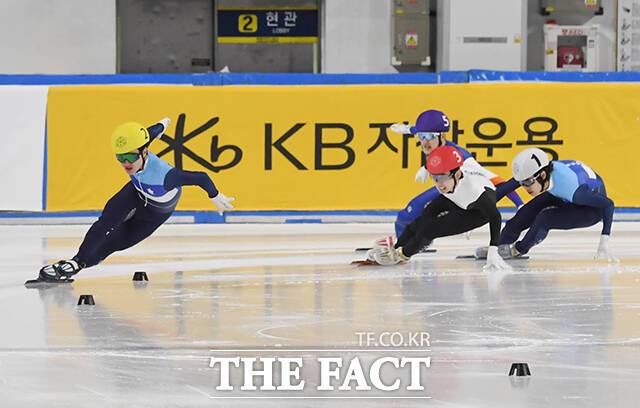 다른 선수들과 확실하게 거리를 벌리고.