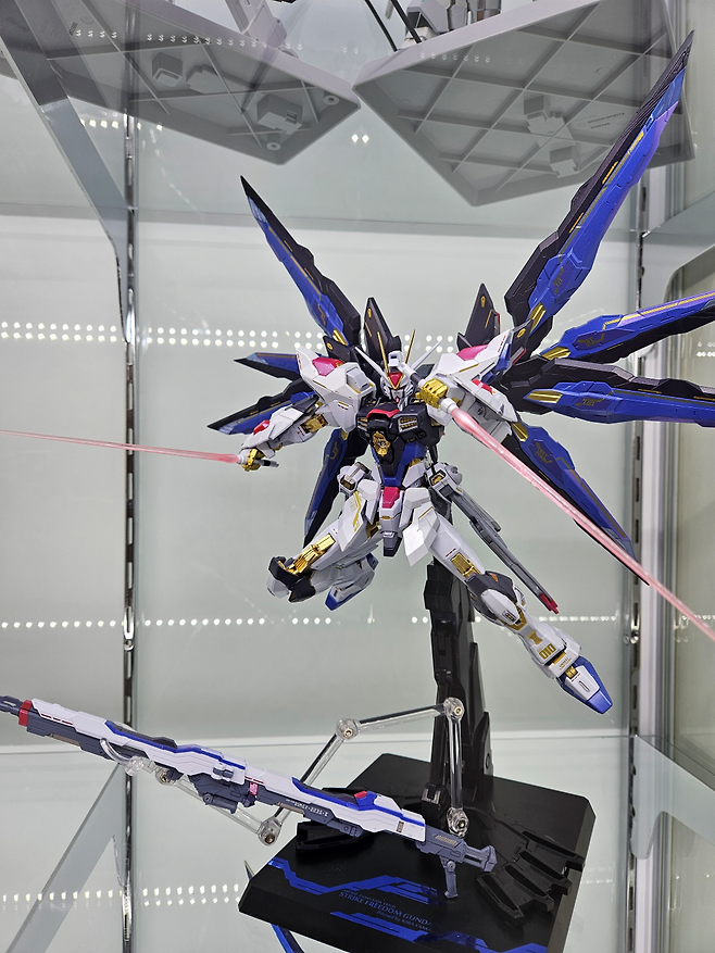 4.png 건담 장식장 보고가세요