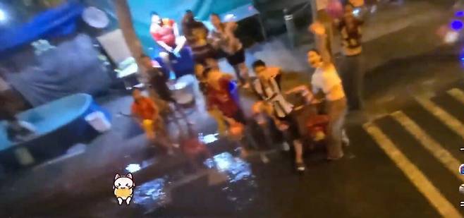 Screenshot_20250413_225347_YouTube.jpg 실시간 태국 송크란 축제 현장 ㅋㅋㅋㅋ