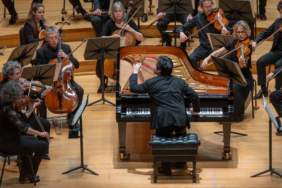 7~8일 서울 롯데콘서트홀에서 열린 김선욱과 유럽 챔버 오케스트라의 베토벤 피아노 협주곡 전곡 연주 장면. 사진 빈체로
