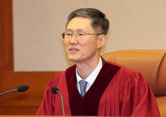 문형배 헌법재판소장 권한대행이 10일 오후 서울 종로구 헌법재판소 대심판정에서 열린 4월 심판사건 선고에 참석하고 있다. 뉴스1