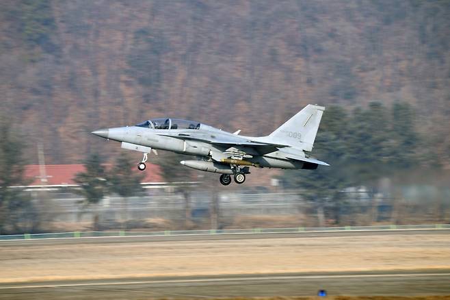 이륙하는 FA-50. 사진은 기사와 관계 없음. /사진=연합뉴스