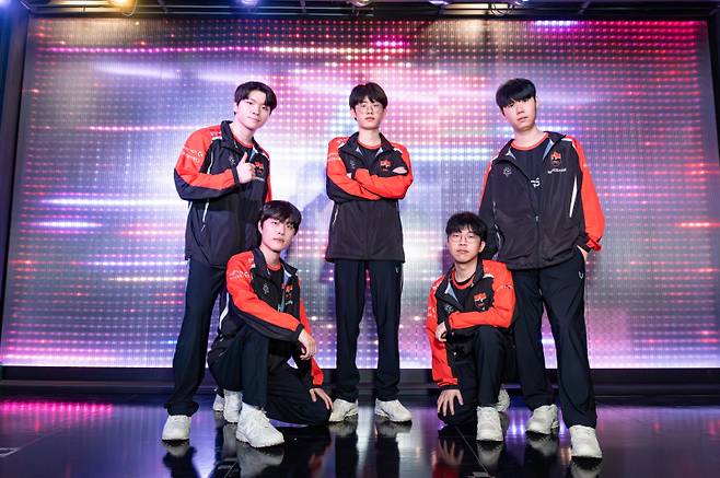 농심 레드포스 선수단. 라이엇 게임즈 제공