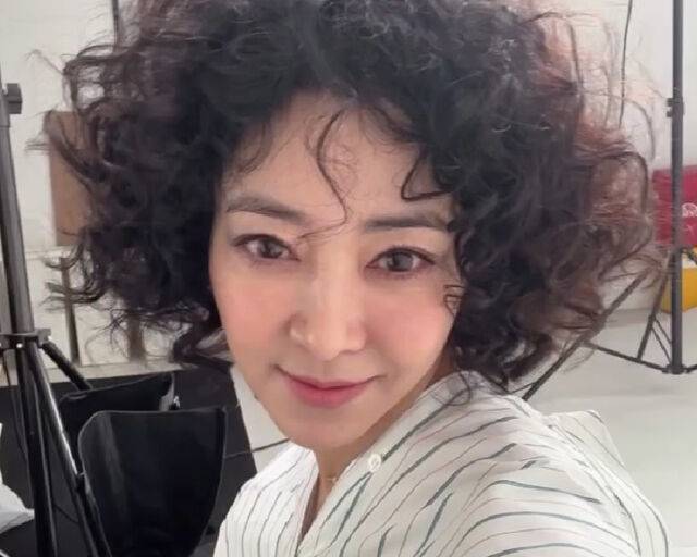 이본이 과거 팬에게 납치 당한 사연을 공개했다. / 이본 SNS 캡처