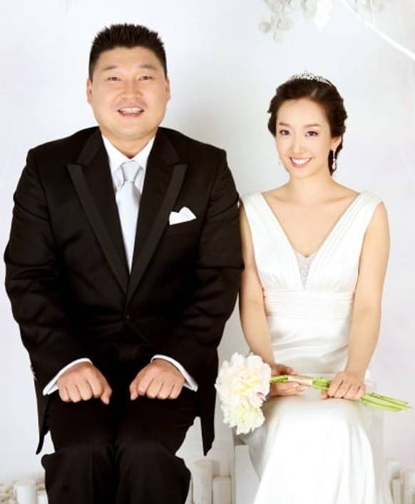 강호동, 이효진 부부 웨딩사진. 팬텀 제공