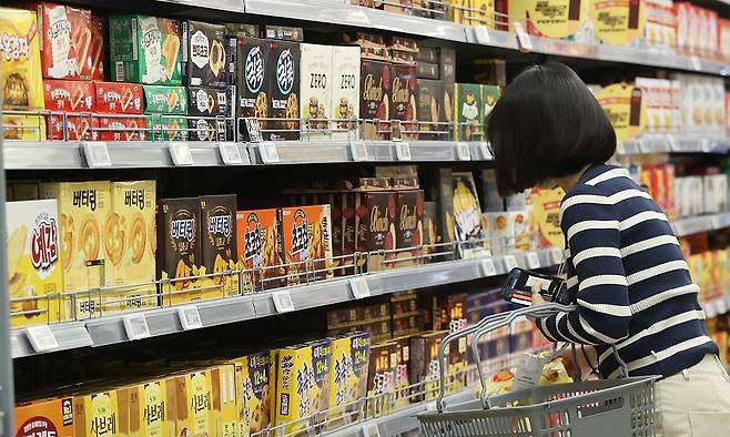 최근 물가가 급등하면서 편의점에서 1000원으로는 구매할 수 있는 먹거리가 대부분 사라졌다. 연합뉴스
