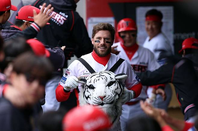 ▲ 13일 광주 SSG전에서 홈런 두 방을 치며 홈런 부문 리그 단독 선두로 올라선 패트릭 위즈덤 ⓒKIA타이거즈