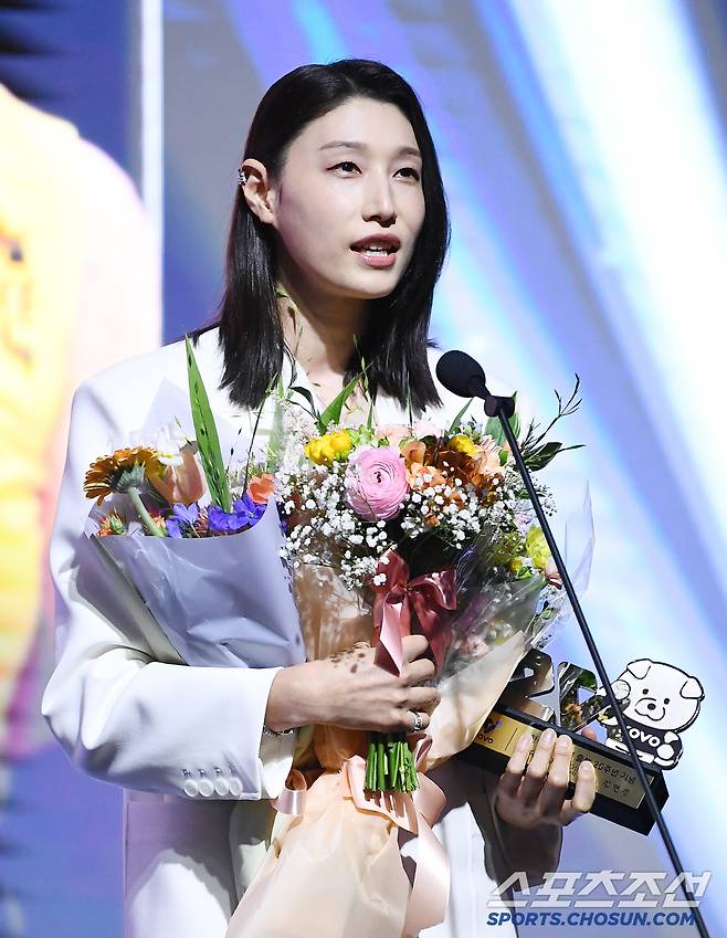 도드람 2024~2025 V리그 시상식이 14일 오후 서울 홍은동 그랜드힐튼호텔에서 열렸다. 20주년 베스트7에 선정된 김연경이 수상소감을 말하고 있다. 정재근 기자 cjg@sportschosun.com/2025.4.14/