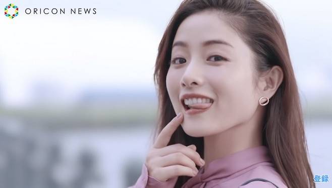 혀 내미는 버릇이 있는 이시하라 사토미