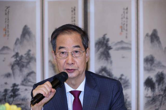 한덕수 대통령 권한대행 국무총리가 14일 서울 삼청동 총리공관에서 경제안보잔략 TF 회의를 주재하고 있다. 왕태석 선임기자