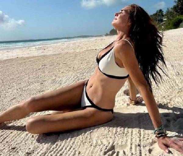 할리우드 배우 브룩 쉴즈(59)가 늘씬한 비키니 자태를 공개해 화제다./사진=브룩 쉴즈 인스타그램 캡처
