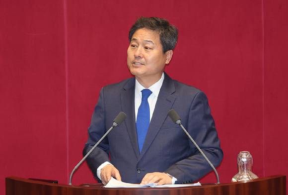 14일 정치·외교·통일·안보 분야 대정부질문이 진행된 국회 본회의에서 더불어민주당 김영배 의원이 질문하고 있다. 2025.4.14 [사진=연합뉴스]