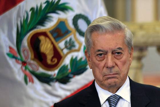 Peruvian writer Mario Vargas Llosa, winner of the 2010 Nobel Prize in Literature, stands in front of the Peruvian flag during the ceremony to invest him with the ″Order of the Arts and Letters″ at the presidential palace in Lima on Dec. 15, 2010. [AFP/YONHAP]