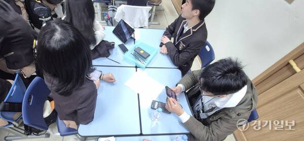 ‘사인-코사인 법칙 활용 실생활 문제 해결’ 수업이 진행되고 있는 교실. 박용규기자