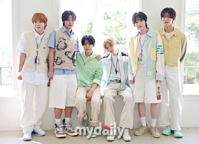 엔시티 위시(NCT WISH)가 10일 서울 이태원동 한 스튜디오에서 진행된 두 번째 미니앨범 'poppop(팝팝)' 인터뷰에서 포즈를 취하고 있다. / 한혁승 기자 hanfoto@mydaily.co.kr