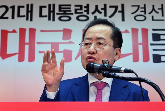 ▲홍준표 전 대구시장이 14일 서울 여의도 대하빌딩에 마련된 선거사무소에서 제21대 대통령 선거 출마를 선언하고 있다. ⓒ연합뉴스