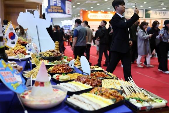 지난 10일 서울 코엑스에서 2025 상반기 IFS 프랜차이즈 창업·산업 박람회가 열리고 있다. 연합뉴스