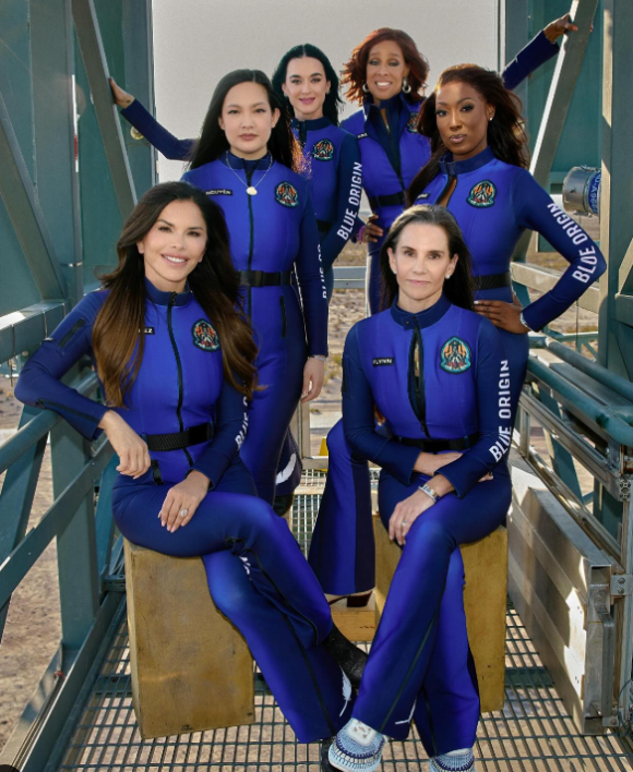 미국 민간 우주기업 블루 오리진의 ‘NS-31’에 탑승하는 6명의 여성 우주인들. 왼쪽 두번째가 첫 베트남계 미국인으로 우주 탐험에 나서는 아만다 응우옌.  인스타그램 캡처