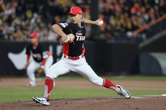 KIA 타이거즈 곽도규가 28일 대전한화생명볼파크에서 열린 2025 KBO리그 정규시즌 한화 이글스와의 원정 경기에서 공을 던지고 있다. KIA 타이거즈 제공