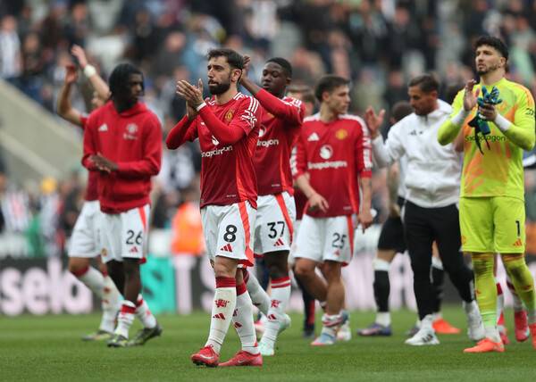 ▲ 맨체스터 유나이티드는 리그 14위로 유로파리그 우승이 절실하다. 브루노 페르난데스와 후벵 아모림 감독의 머리는 매우 아프다. ⓒ연합뉴스/REUTERS/EPA