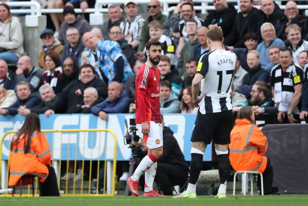 ▲ 맨체스터 유나이티드는 리그 14위로 유로파리그 우승이 절실하다. 브루노 페르난데스와 후벵 아모림 감독의 머리는 매우 아프다. ⓒ연합뉴스/REUTERS/EPA