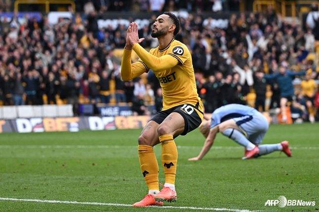 마테우스 쿠냐가 토트넘 홋스퍼전 쐐기골을 넣고 세리머니하고 있다. /AFPBBNews=뉴스1