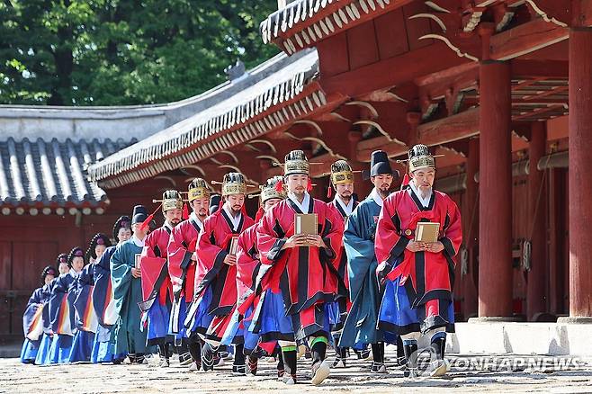 지난해 종묘서 열린 묘현례 재현 공연 [연합뉴스 자료사진]