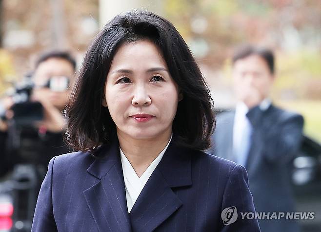 공직선거법 위반 혐의 선고공판 출석하는 김혜경 씨 (수원=연합뉴스) 홍기원 기자 = 공직선거법 위반 혐의로 불구속기소 된 더불어민주당 이재명 전 대표의 배우자 김혜경 씨가 지난해 11월 14일 오후 경기도 수원시 영통구 수원지방법원에서 열린 1심 선고공판에 출석하고 있다. 2024.11.14 xanadu@yna.co.kr