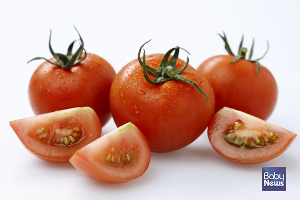 토마토가 암 예방·변비 예방·당뇨병 위험 감소 등 5가지 웰빙 효과를 나타낸다는 기사가 미국의 유명 건강 전문매체에 실렸다. ⓒ베이비뉴스