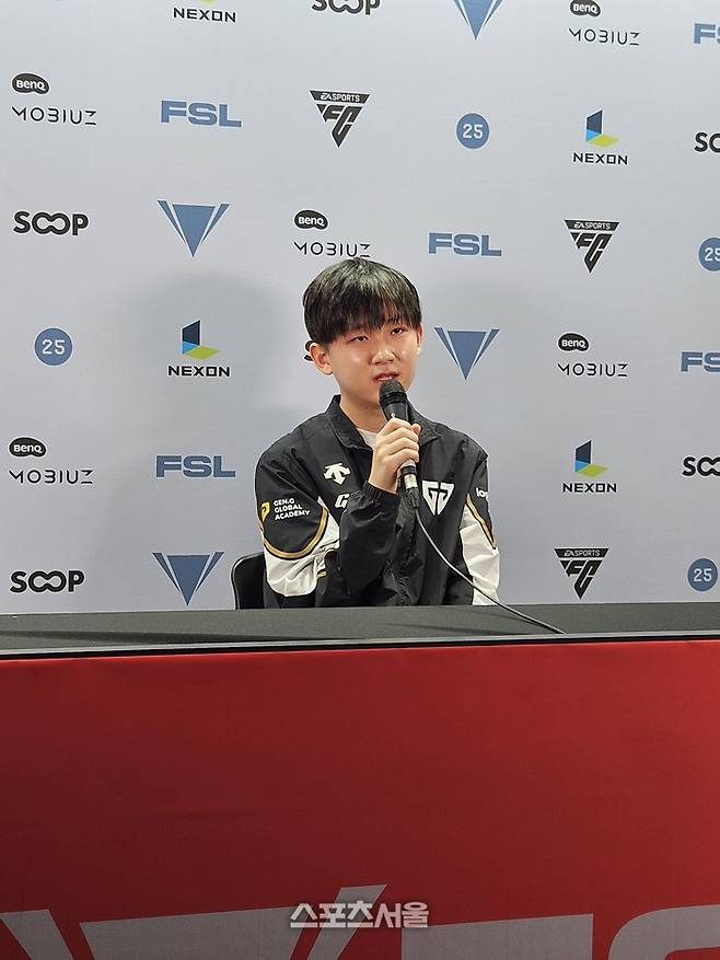 젠지 고원재가 15일 서울 잠실DN콜로세움에서 열린 2025 FSL 스프링 D조 장재근과 경기 후 인터뷰에 나서고 있다. 잠실 | 강윤식 기자 skywalker@sportsseoul.com