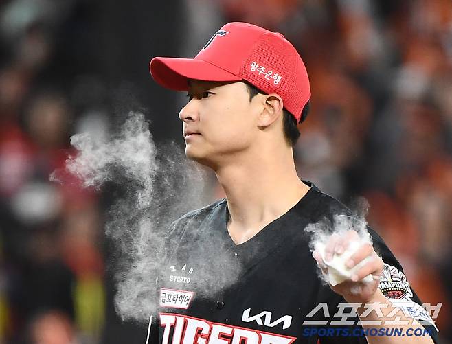 28일 대전 한화생명볼파크에서 열린 KIA-한화전. 7회말 2사 1, 2루에 등판한 곽도규가 투구를 준비하고 있다.  대전=정재근 기자 cjg@sportschosun.com/2025.3.28/