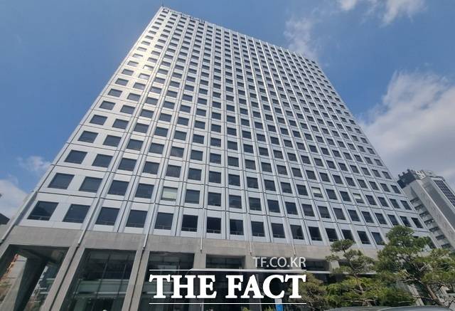 지난 2월 남산스퀘어를 인수한 HDC자산운용이 해당 건물에서 6년가량 상가를 운영해 온 임차인과 갈등을 빚고 있다. /이한림 기자