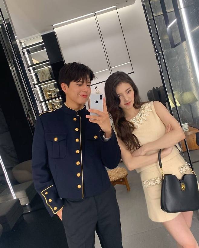 1_20250415_095224_647.jpg 박보검 수지 최신 셀카