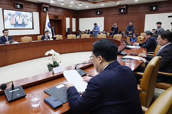 최상목 경제부총리 겸 기획재정부 장관이 서울 종로구 정부서울청사에서 열린 경제관계장관회의 겸 산업경쟁력강화 관계장관회의에서 발언을 하고 있다. 2025.4.15 (ⓒ뉴스1, 무단 전재-재배포 금지)