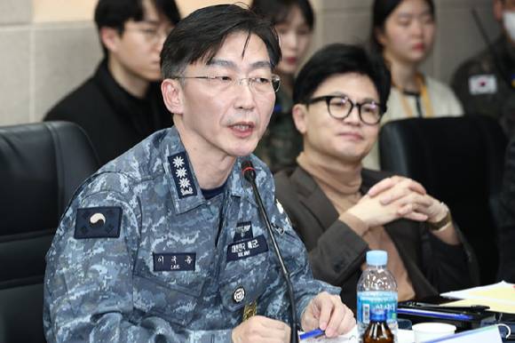 이국종 국군대전병원장의 강연에서 한 작심 발언이 화제를 모으고 있다. 사진은 이 병원장이 지난해 2월 15일 오후 대전시 유성구 국군대전병원 대회의실에서 간담회에서 발언하고 있는 모습. [사진=국회사진취재단]