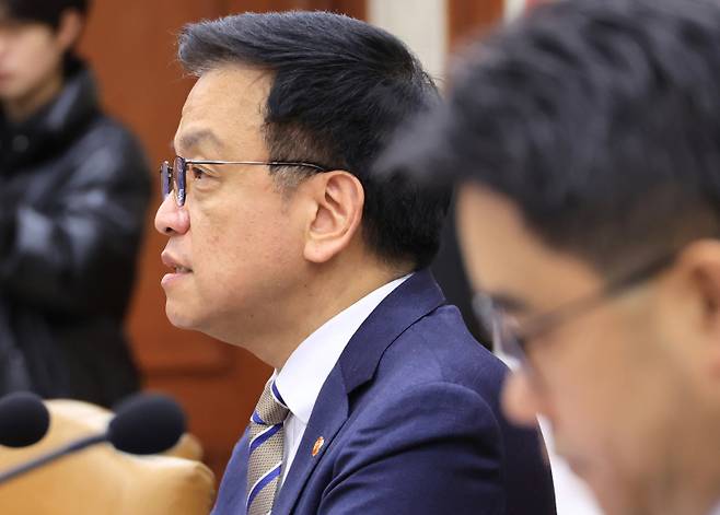 최상목 부총리 겸 기획재정부 장관이 15일 서울 종로구 정부서울청사에서 열린 경제관계장관회의 겸 산업경쟁력강화 관계장관회의에서 발언하고 있다. 연합뉴스