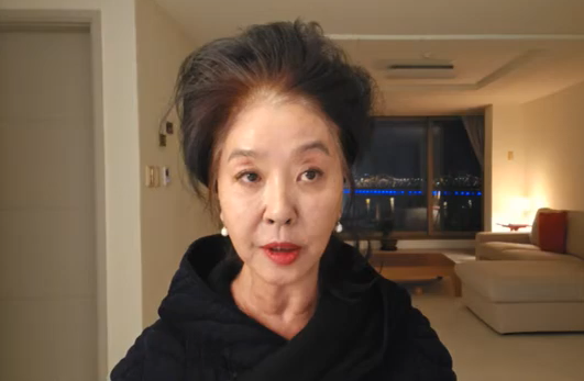 배우 김부선이 13일 진행한 라이브 방송. [사진출처 = 유튜브 ‘김부선tv’ 캡처]