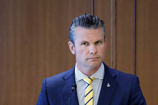 피트 헤그세스 미국 국방장관이 지난달 30일 일본 도쿄에 도착해 일본 방위상과 회담에 참석하고 있다. [로이터]